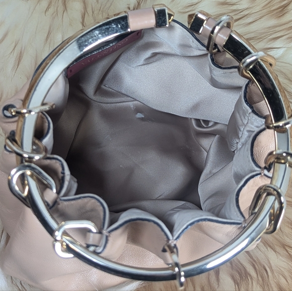 Valentino Garavani Bebop Loop beige handle clutch bag - Picture 6 of 10